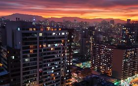 Depto moderno con piscina y vista ciudad, a pasos Metro Santa Isabel y Barrio Italia